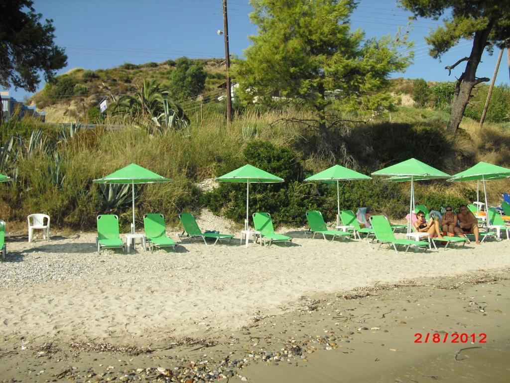 Kangaroo Hotel Mola Kalyva Exterior foto