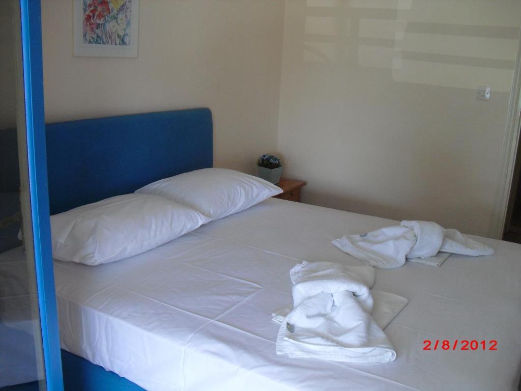 Kangaroo Hotel Mola Kalyva Habitación foto