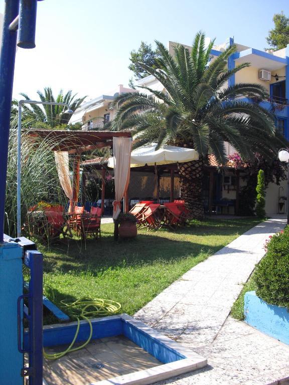 Kangaroo Hotel Mola Kalyva Exterior foto